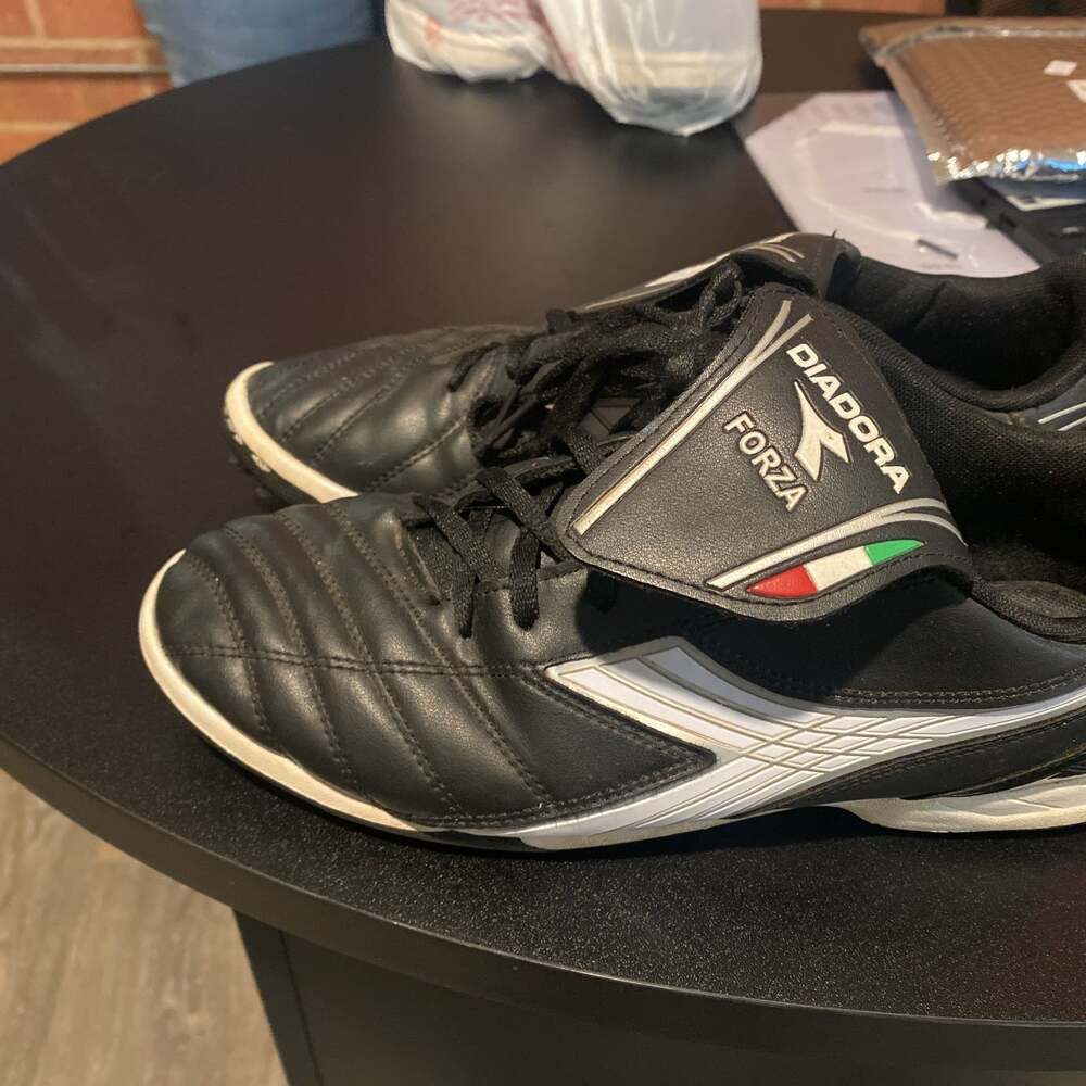 Diadora Forza Soccer Cleats, Black & White, Men's Size 9